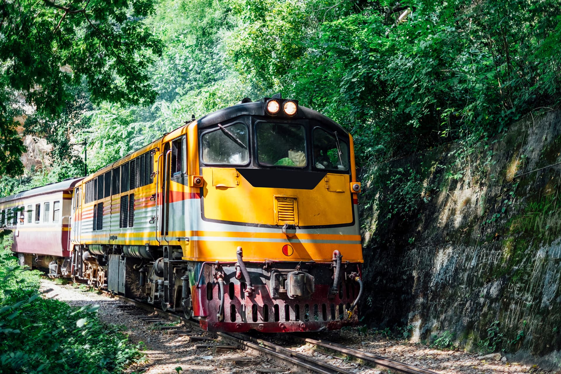 How to Travel by Train in Thailand image 1