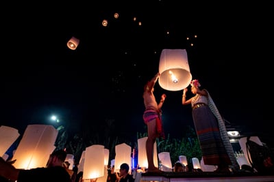 yi peng chiang mai lantern festival