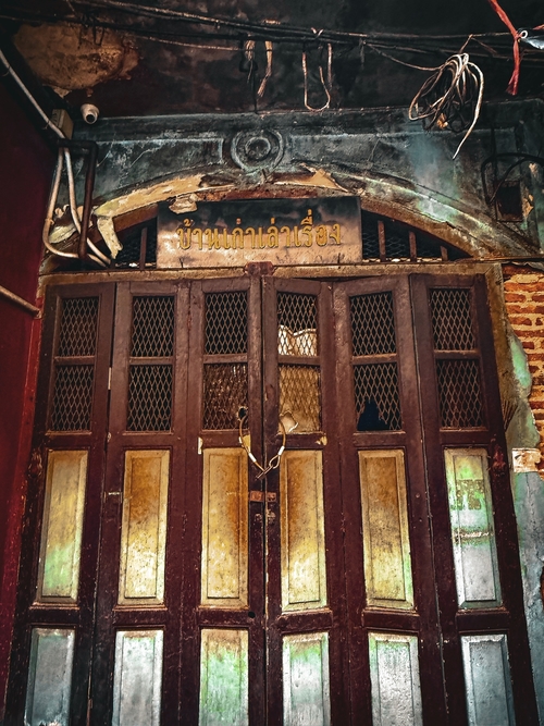 Charoen Chai community 2 Weathered wooden door